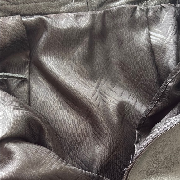 Vintage Elegant Black Leather Skirt - Picture 12 of 15